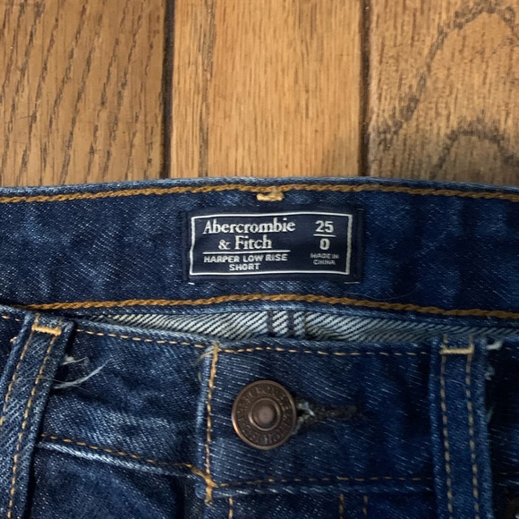 A&F Harper Low Rise Shorts - Picture 3 of 3